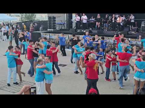 ALLA CASADEI polka eseguita dalla formazione SANTA BALERA con pista piena di ballerini folk 2024