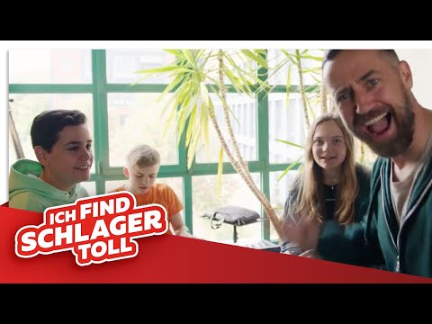 Schlagerkids - Fußball ist unser Leben (Offizielles Musikvideo) ft. Bürger Lars Dietrich