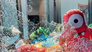 What's inside a Claw Machine?