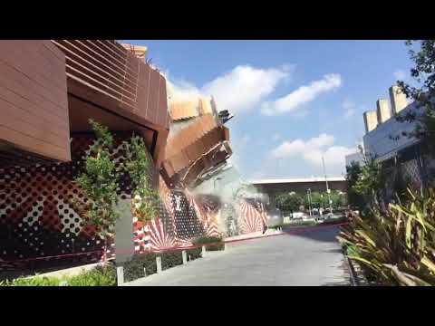 Ente satánico se aparece en el derrube de la plaza