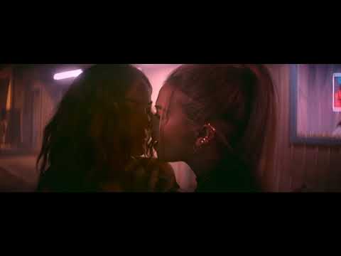 Hayley Kiyoko - Feelings [Official Music Video]