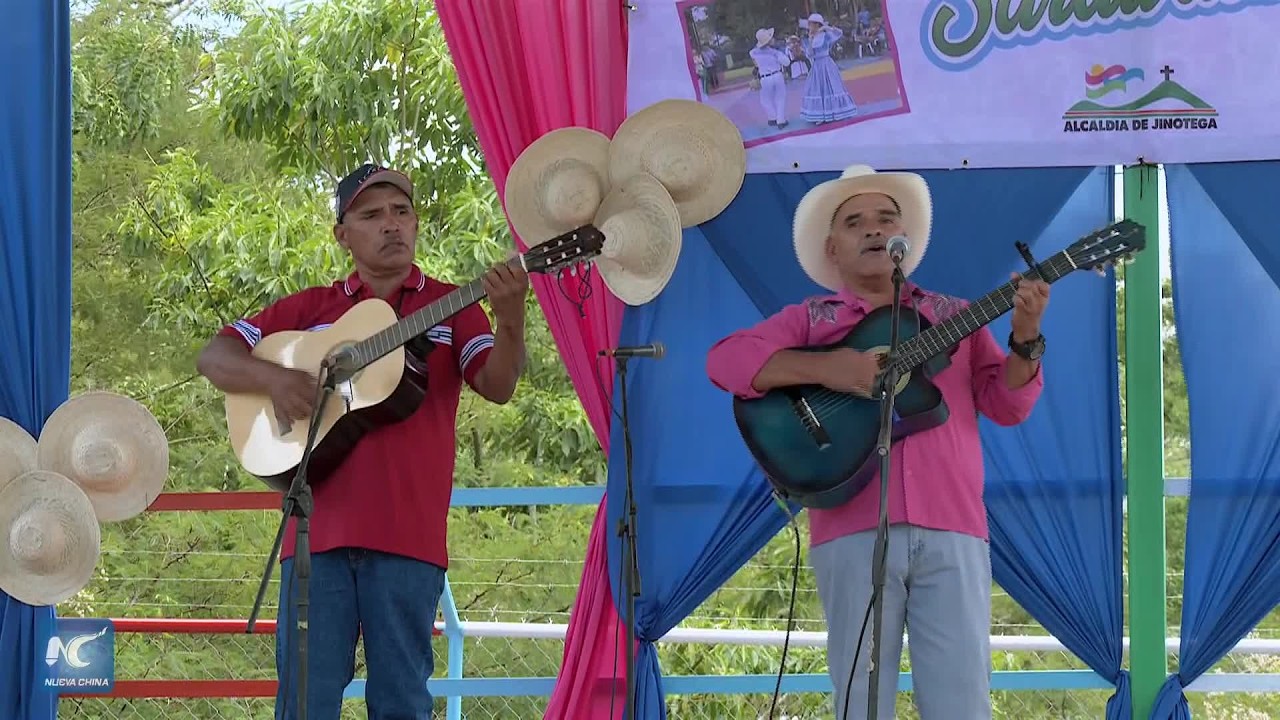 Acordeones y guitarras desafían al olvido en las montañas del norte de Nicaragua