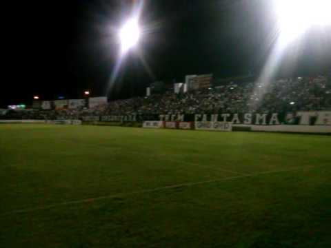 Torcida Trem Fantasma do Operário fazendo festa no início dá partida
