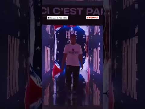 🕺 Le petit pas de danse de Désiré Doué sur son entrée au Parc des Princes sur Central Cee #psg