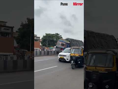 #shorts Pune - Ahmednagar Highway Accident : Rushing cargo truck hits BRT! | Pune Mirror