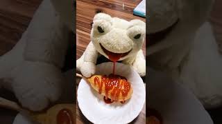 【かえるのピクルス】アメリカンドッグを食べるカエル　#shorts #ai動画