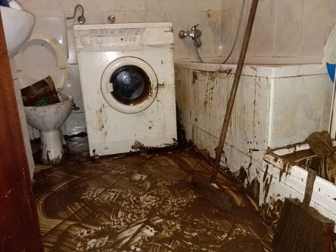 Dramatično stanje u Busovači, nakon povlačenja vode ostali mulj i blato