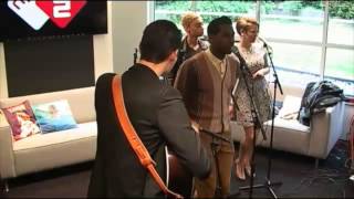 Leon Bridges - Smooth Sailin&#39; (live @ Roodshow)