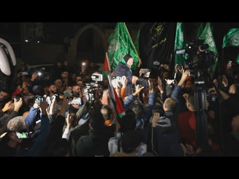 Crowd welcomes released Palestinian prisoners in West Bank | AFP