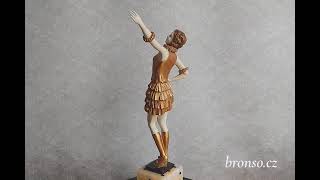 Art Deco socha tanečnice na kostce – elegantní dekorace, vintage styl, výrazná figurka do interiéru