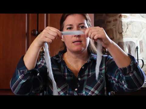 Beginner Drop Spindle Tutorial - www.walnutfarmdesigns.com