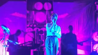 La Roux - Kiss and not tell LIVE