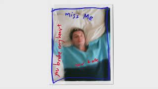 Musik-Video-Miniaturansicht zu Miss Me (Demo) Songtext von Lauv