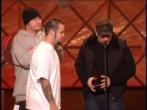 Limp Bizkit wins Alternative Music-AMA 2002 (Sam Rivers, John Otto and DJ Lethal)