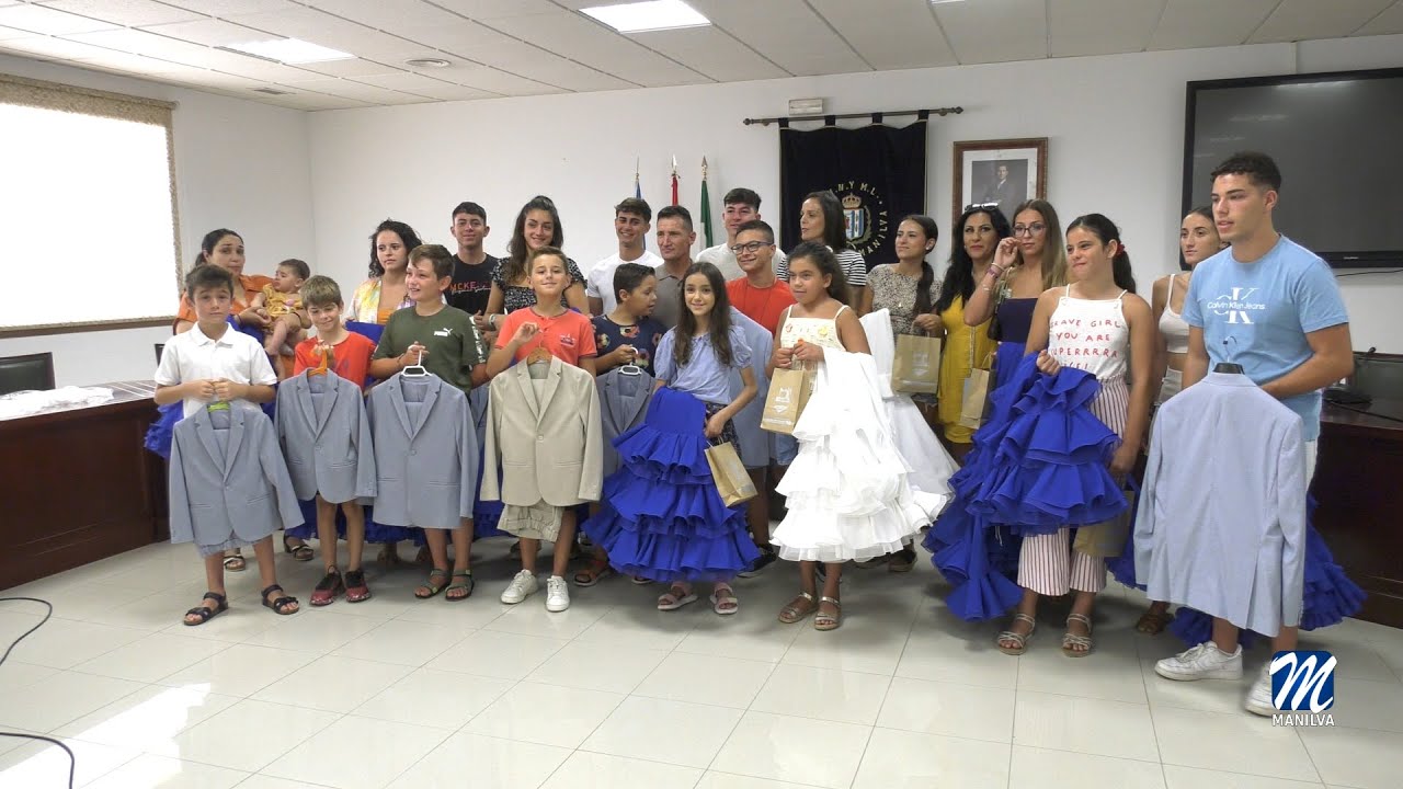 Entrega de trajes a las reinas, damas, místeres y finalistas de la Feria de Agosto