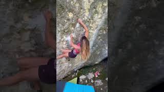 Video thumbnail of Miniyo, 7b. Larraona