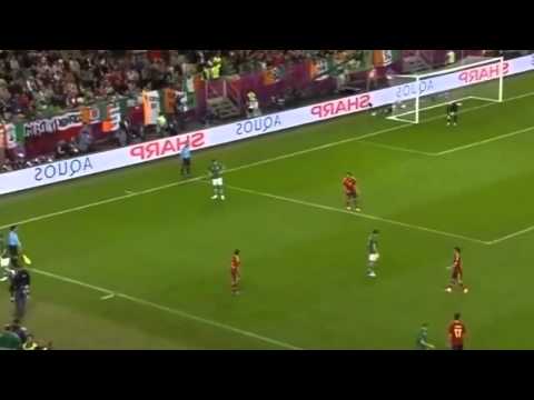 Irish fans singing the Fields of Athenry [EURO 2012]