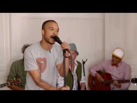 Shaka Loveless synger ‘Når lyset bryder frem’ – Toppen af poppen