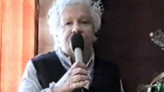 Галина Беднова читает свой стих "Я выхожу у вечного огня"