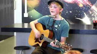 Ulrik Munther - Boys Don&#39;t Cry (Acoustic Live Version)