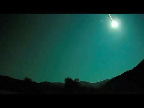 Meteor turns night sky over Türkiye green