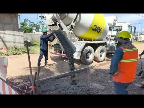 Avanzan las obras de recuperación de calzada en el barrio San Carlos