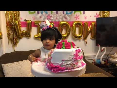 Tishana enjoying her 1st b-day cake🎂