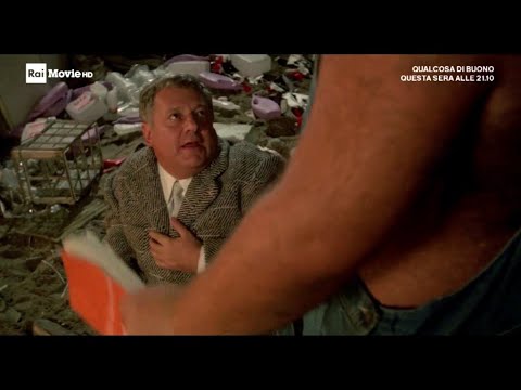 Fantozzi risponde alle domande di Franchino - scena da "Fantozzi subisce ancora"