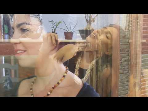 Outono (Rosa Passos e Fernando de Oliveira) por Luíza Britto, Maíra Rodrigues e Marcus Teixeira.