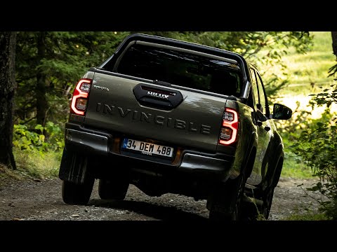 2020 Toyota Hilux – a new 2.8 engine and off-road performance Review