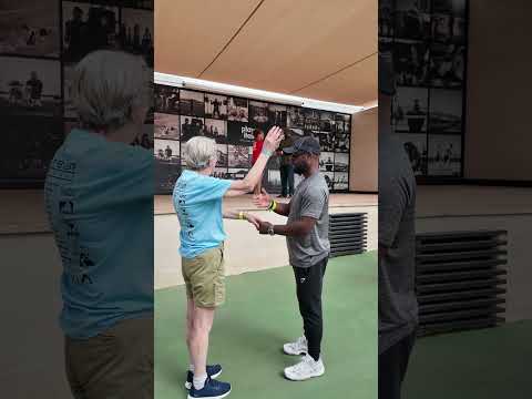 Marvin teaches Beginners some basic technique at FitFever SALSOGA '25