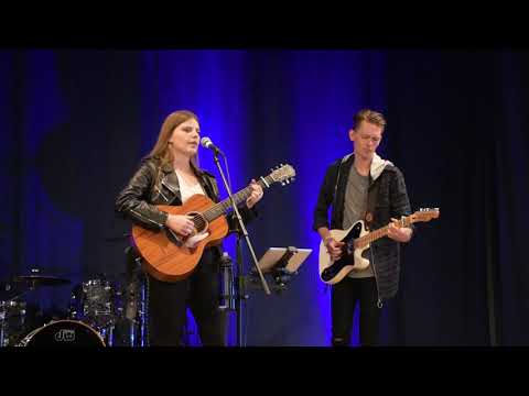 Lisa Castelli ft Toon Luyten - Put your records on