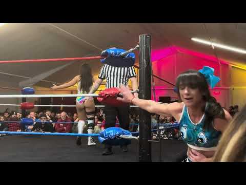 B3cca vs smiley Kylie Rae #wrestling