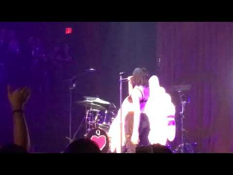 Mad at you (live) - Noah Cyrus ft. Gallant