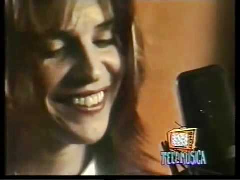 download lagu mp3 mp4 Fabiana Cantilo Mi Enfermedad Acustico, download lagu Fabiana Cantilo Mi Enfermedad Acustico gratis, unduh video klip Fabiana Cantilo Mi Enfermedad Acustico