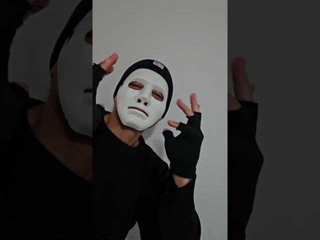 Vídeo relacionado con KEELYY Disfraz de adulto accesorio para carnaval, Halloween, cosplay, juego de 4 piezas con gafas, gorro amarillo, guantes negros y tirantes, amarillo, F