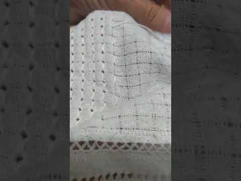 Desfiado em pano sacaria, ponto colmeia, bainha aberta