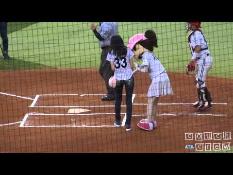 130904 나인뮤지스 경리, 현아 Nine Muses Kyungri, Hyuna @ LG Twins Baseball Game