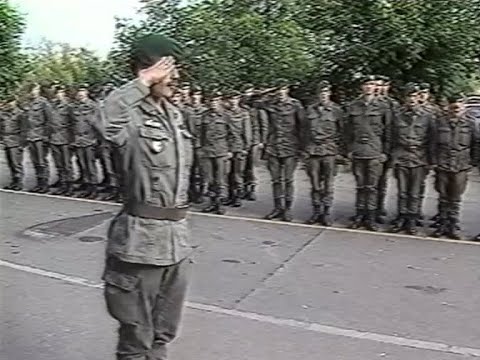 1985: How a German rifle company salutes the master sergeant