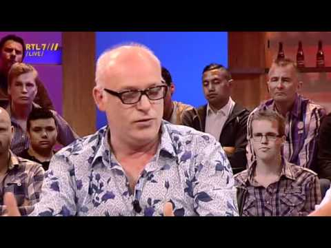 Voetbal International 22-04-11 - Over ouwe nicht Ronaldo die een trap moet krijgen