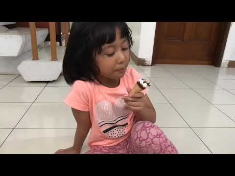 Kalisha makan ice cream cor netto