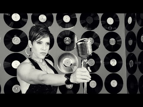 Izis La Enfermera de la Salsa - Amor Gitano (Video Oficial)