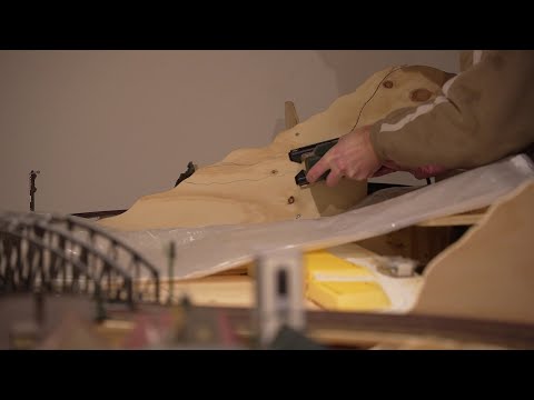 Marco's Modellbahn Teil 16 – Stichsägenmassaker, Unboxing und Baufortschritt an der Kleinstadt.