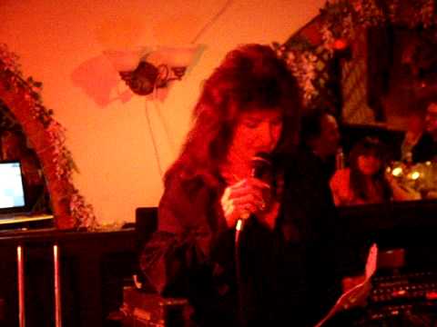 100 1561 Patti Lattanzi sings Happi Birthday mi Nana w