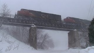 preview picture of video 'CN 5638 at Parry Sound (20NOV2014)'