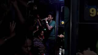 Guy singing Thaniye, guppy