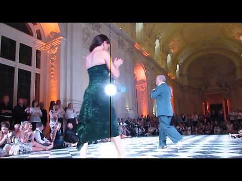  Cecilia Berra  and  Horacio Godoy  are  dancing  to  "  Volver  "  by  Hugo Díaz  at  Torino Tango Festival  in  2019
