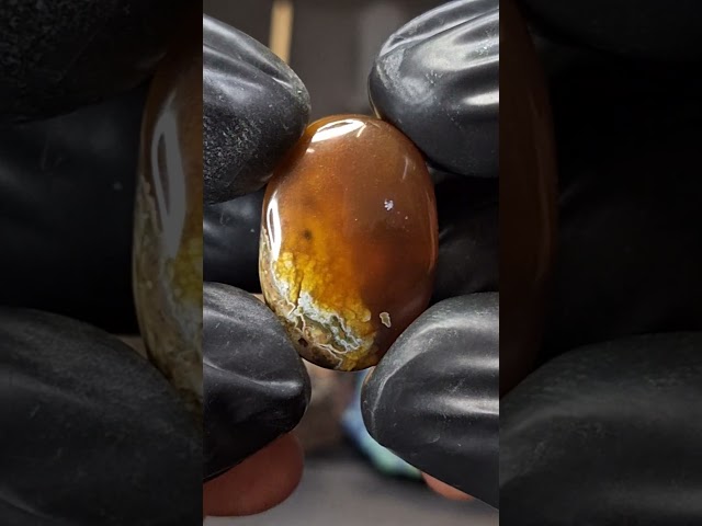 حجر عقيق خرائطي عسلي طبيعي