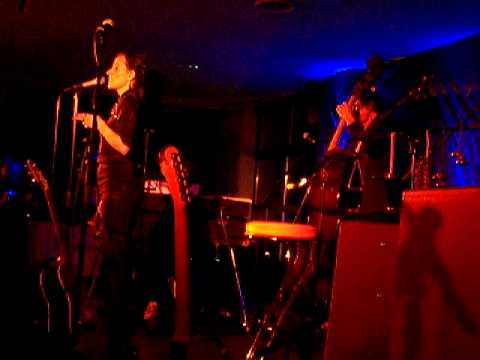 Lisa Bassenge in der re:launch (Junimond)