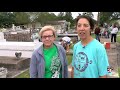 4-H students clean graves for All Saints' Day